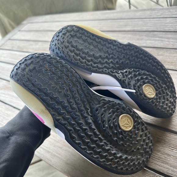 Nike Girls Air Zoom basketball shoes - Picture 3 of 3